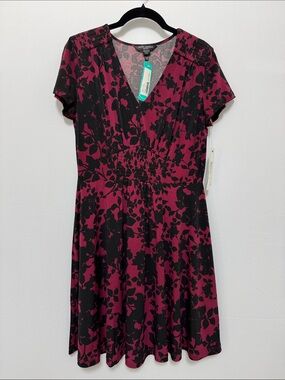 Maggie London Nikola Knit Floral V-Neck Dress in Black and Magenta